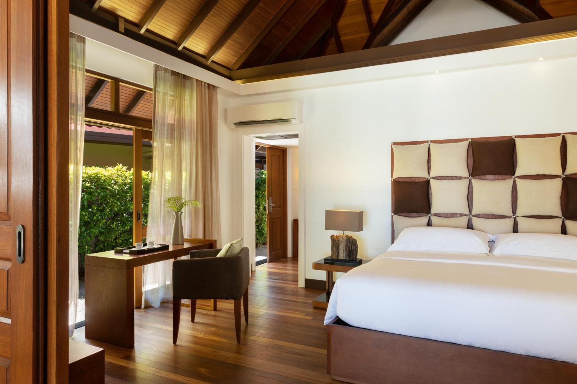 Kurumba Maldives Vihamanaafushi Eksteriør billede A bedroom at the hotel