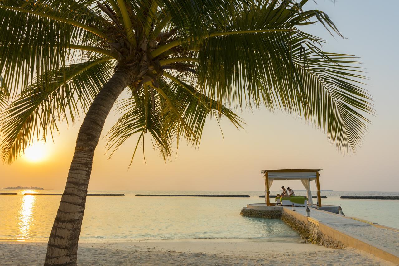 Kurumba Maldives Vihamanaafushi Eksteriør billede Sunset at the beach