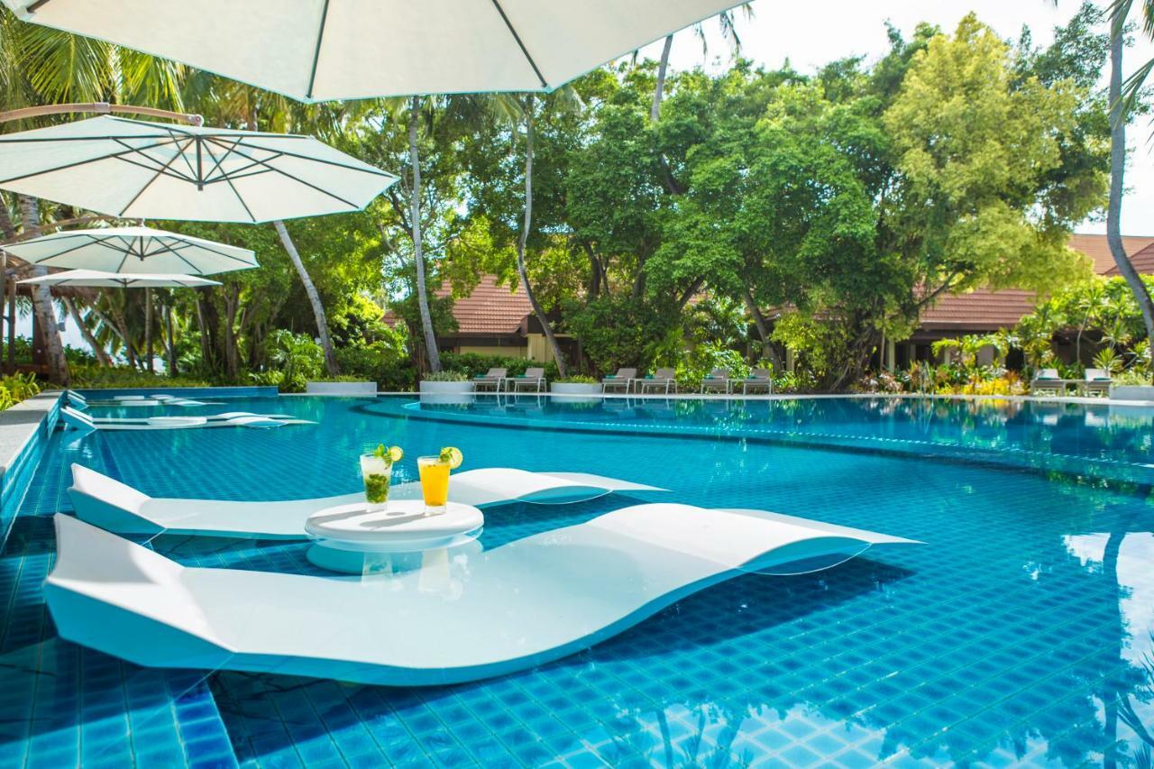Kurumba Maldives Vihamanaafushi Eksteriør billede The swimming pool at the resort